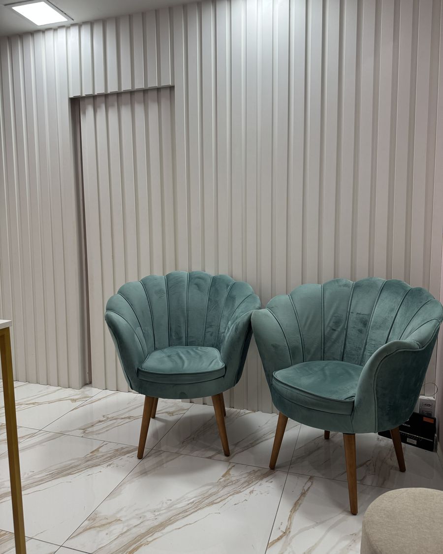 Poltronas verdes da recepção